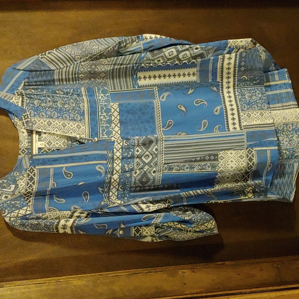 Kim Rogers Curvy top, blue and white parsley, stripes and squares decorations.